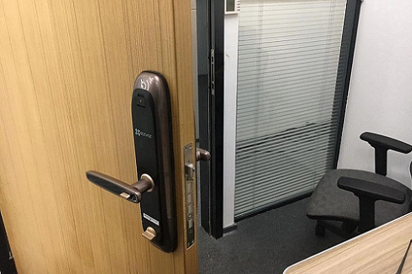 北京華信清算公司辦公室三把智能鎖安裝工程